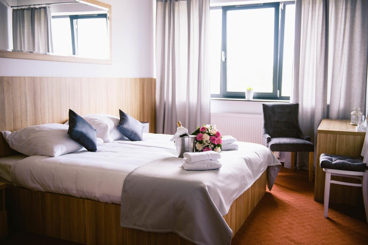 Hotel Turkovia Turek Eksteriør billede